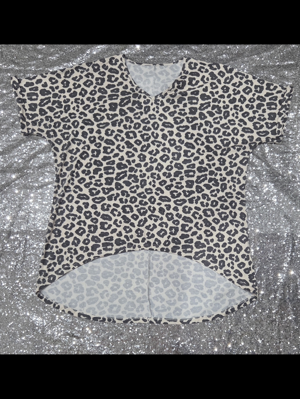 Leopard Print Short Sleeve V-Neck Tee - Taupe/Black